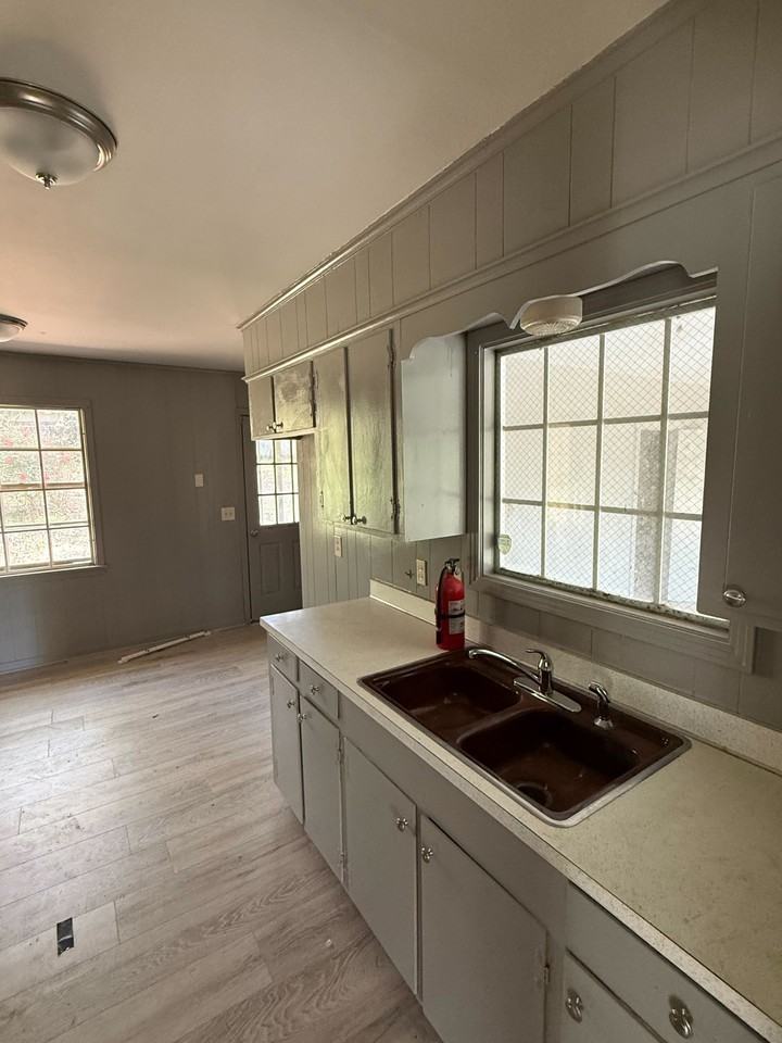 2260 W Mcdowell Rd - Photo 5 of 11