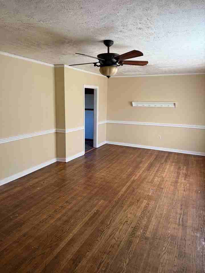 430 Cedarhurst Dr - Photo 2 of 9