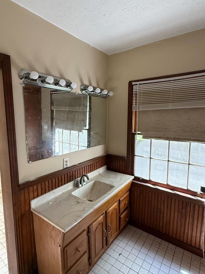 430 Cedarhurst Dr - Photo 6 of 9