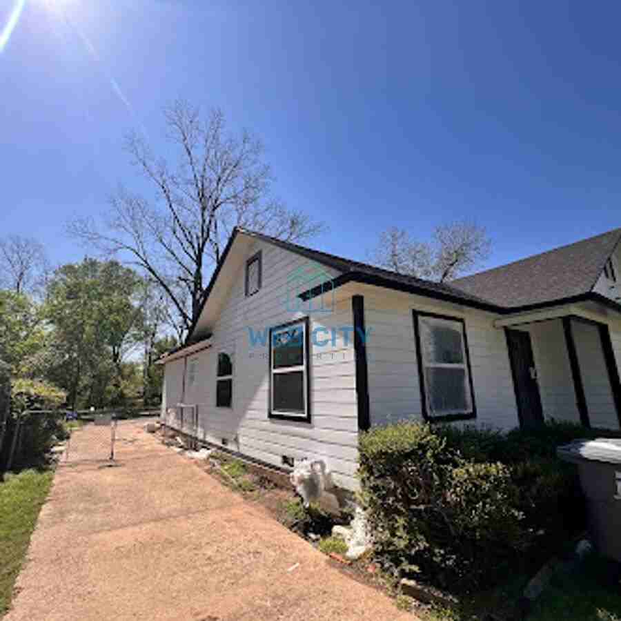 2620 Exline St - Photo 2 of 3