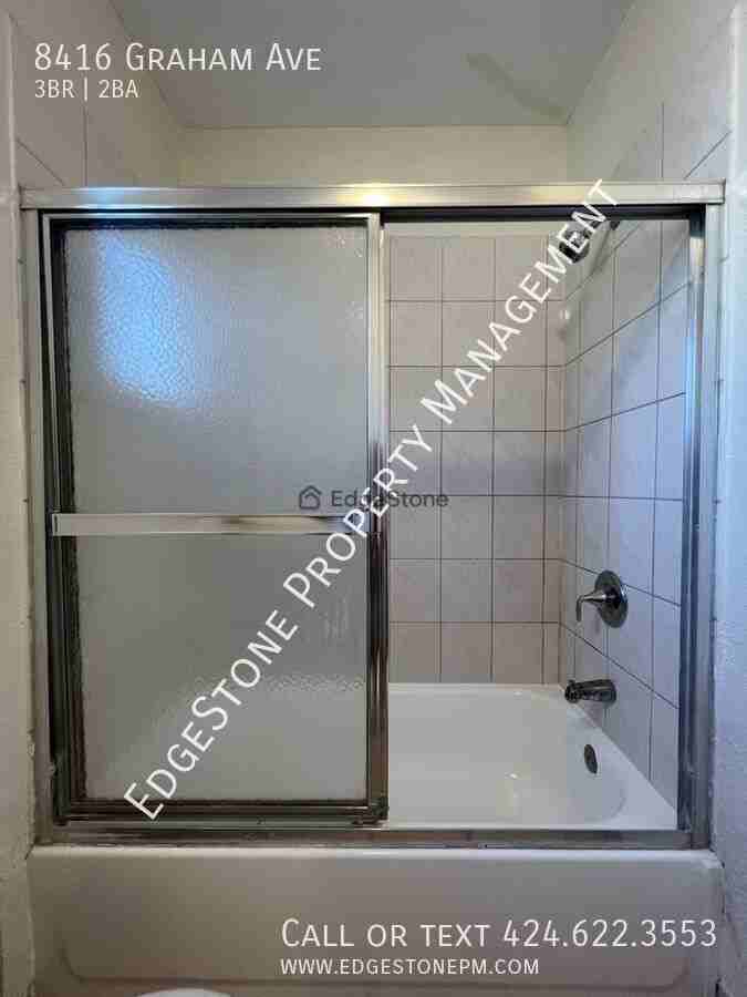 8416 Graham Ave - Photo 6 of 18