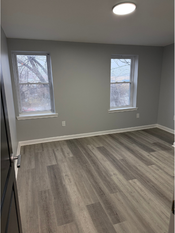 3718 E Lombard St - Photo 4 of 10