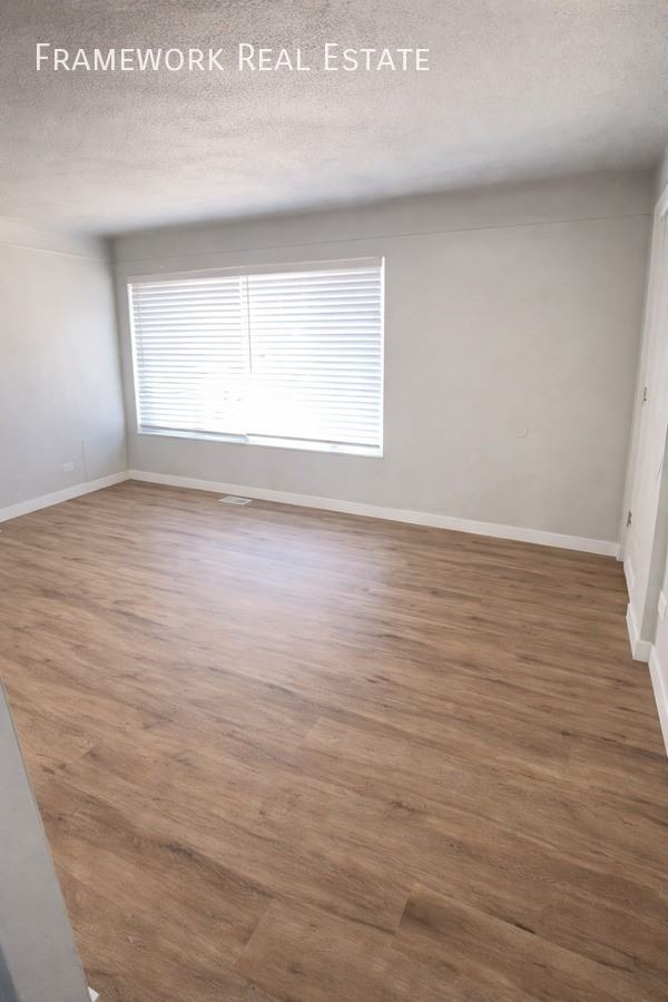 1468 Ivanhoe St - Photo 2 of 11