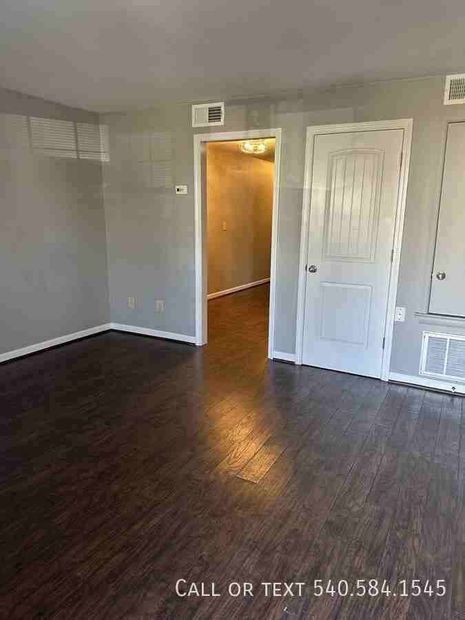 420 Albemarle Ave Sw #1 - Photo 3 of 9