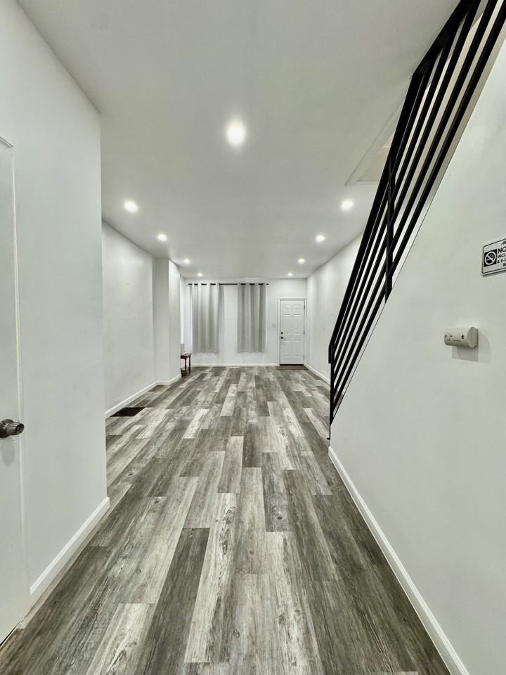 1828 E Orleans St - Photo 2 of 20