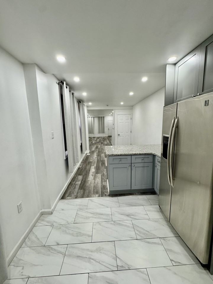 1828 E Orleans St - Photo 4 of 20