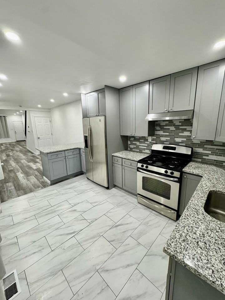 1828 E Orleans St - Photo 7 of 20