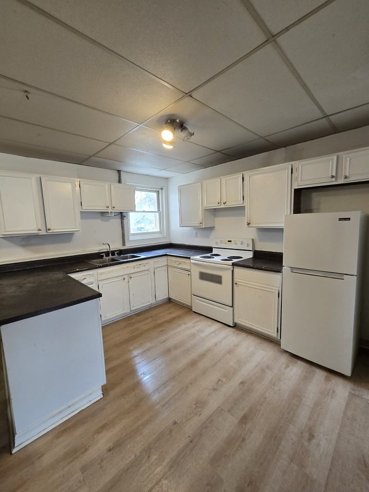 218 S Maryland St #15 - Photo 3 of 10