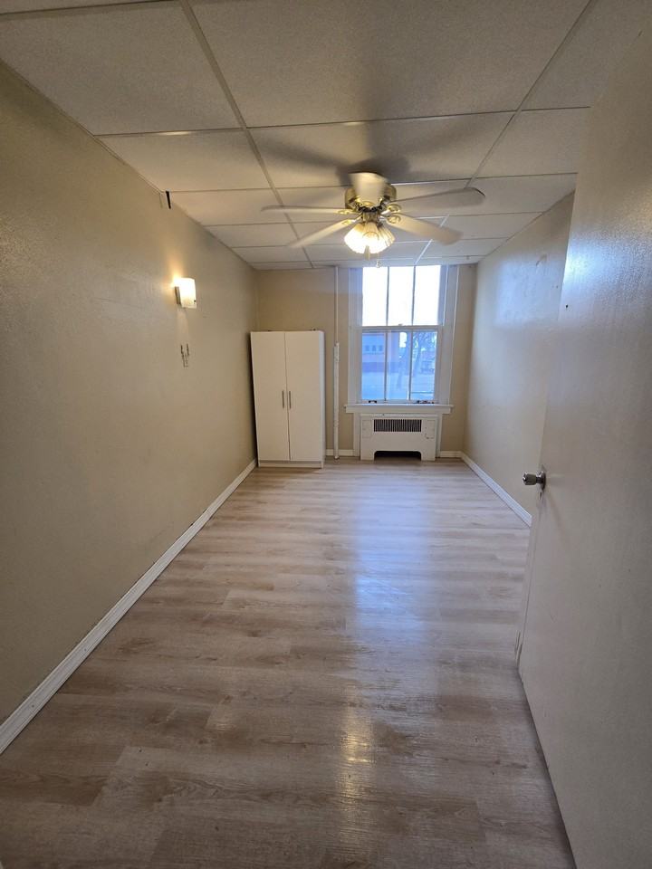 218 S Maryland St #15 - Photo 4 of 10