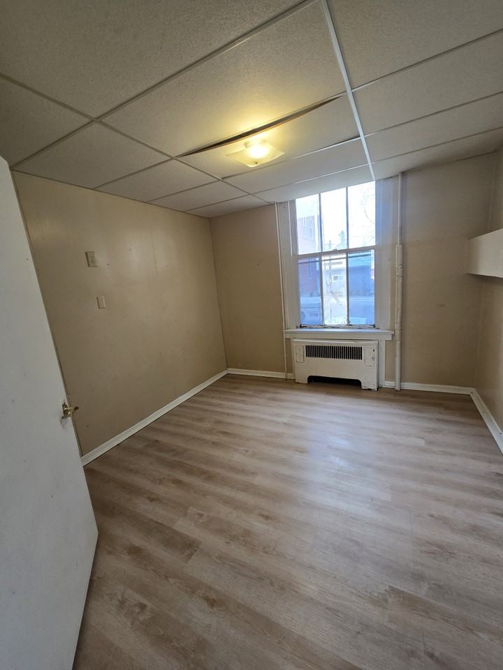 218 S Maryland St #15 - Photo 5 of 10