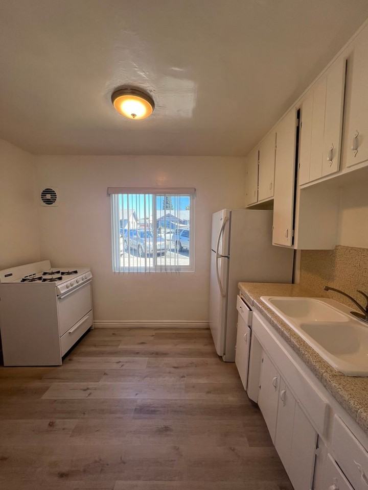 4178 Swift Ave #A - Photo 4 of 14