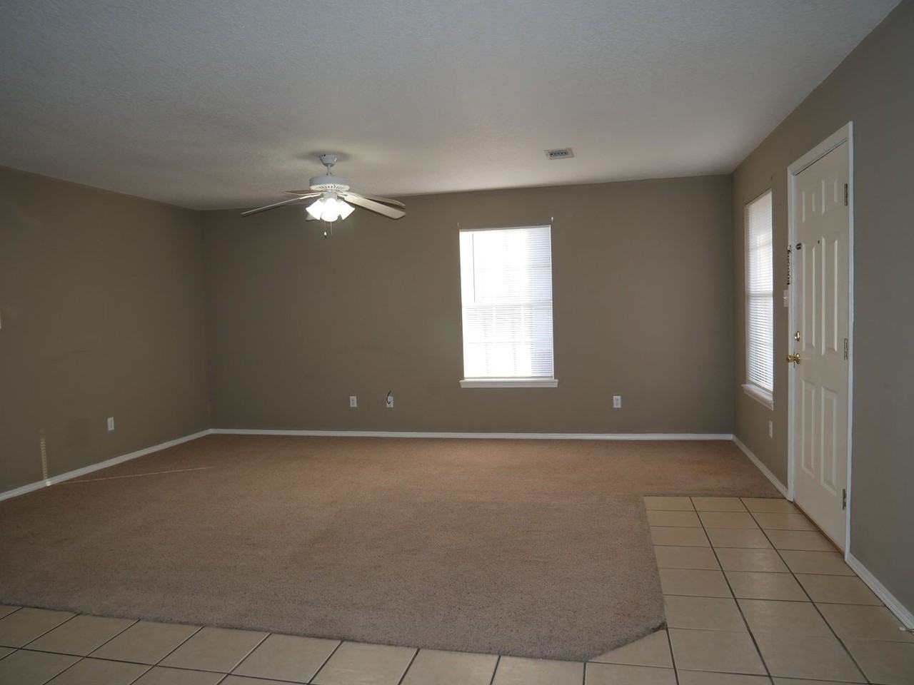 5003 S 30th St - Photo 3 of 10