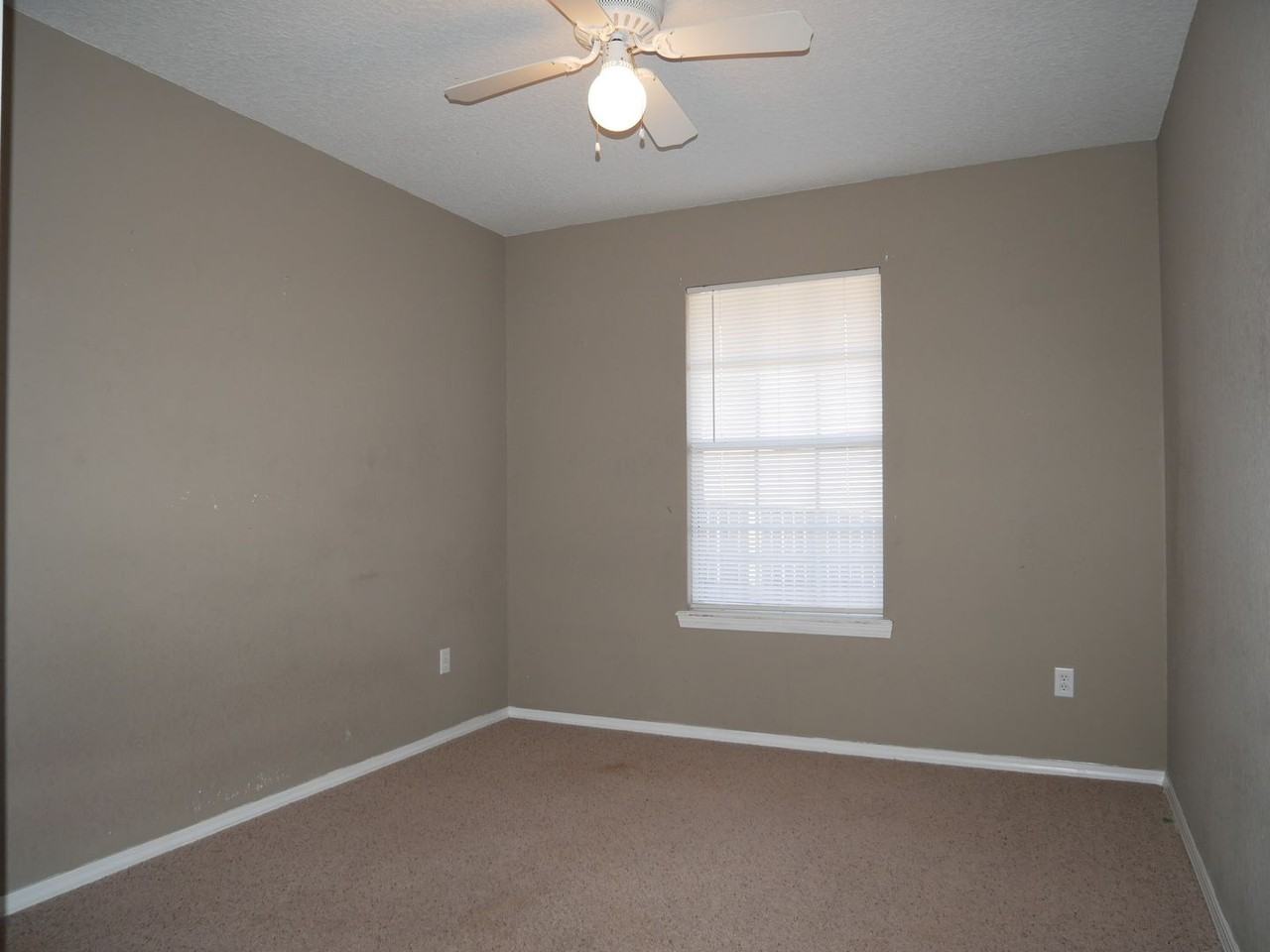 5003 S 30th St - Photo 7 of 10