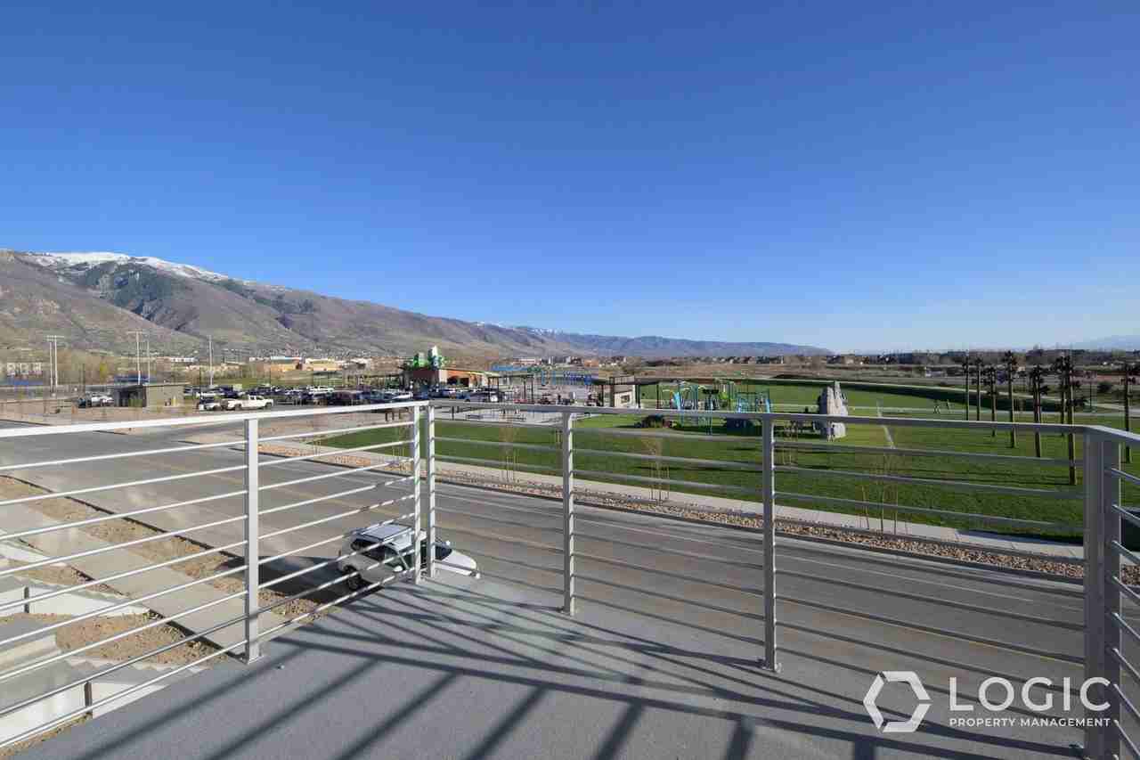 1452 W Cook Ln - Photo 3 of 34