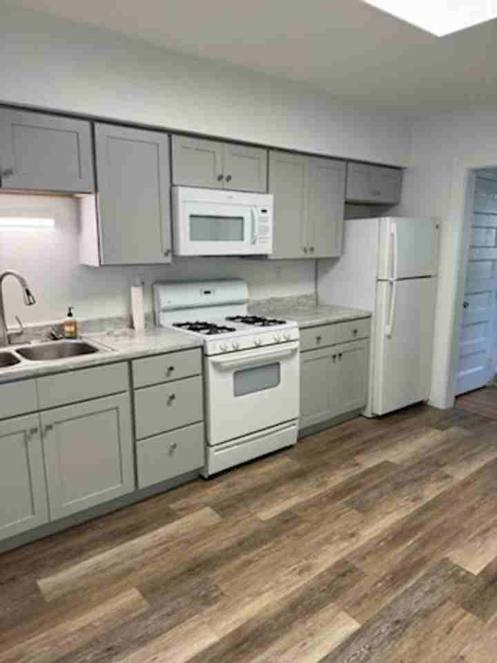 1046 Northampton St #2-2ndFL - Photo 2 of 13