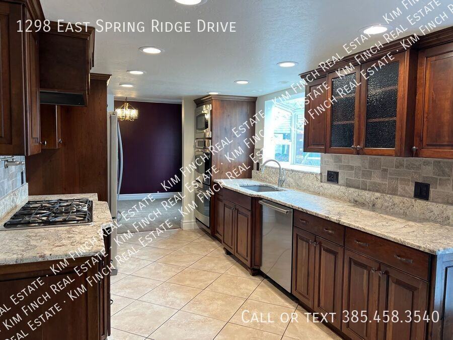 E Springdale Way - Photo 7 of 38