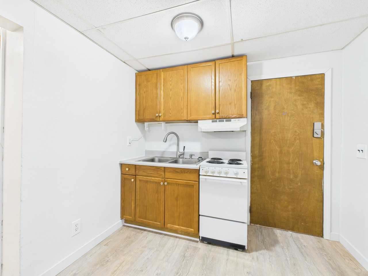 2763 Mack Blvd #4 - Photo 6 of 16