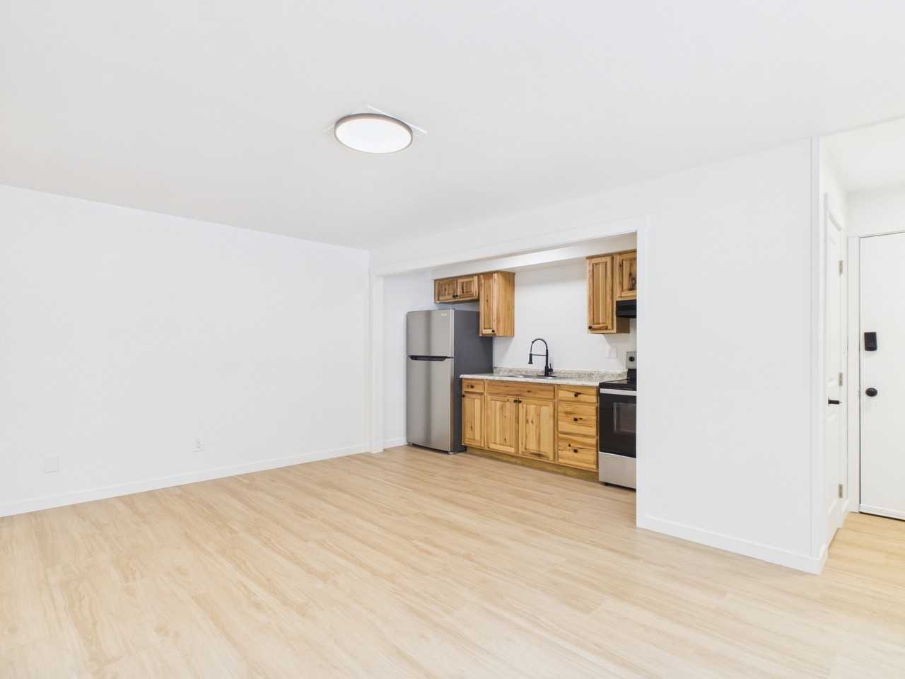 901 Gilmore St #E - Photo 4 of 14