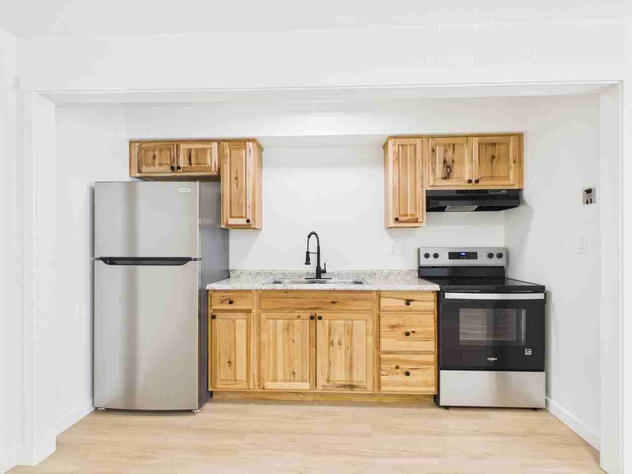 901 Gilmore St #E - Photo 5 of 14