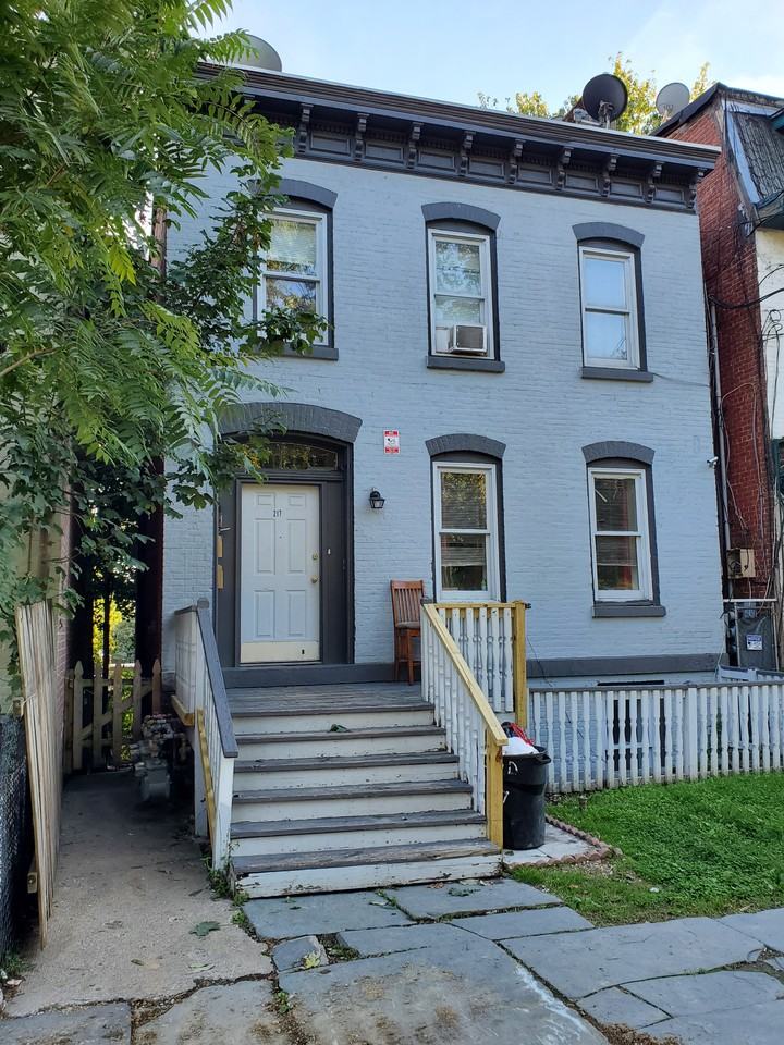 217 3rd St #3