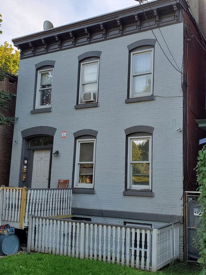 217 3rd St #3 - Photo 4 of 18