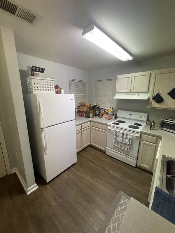 121 University Village Dr #H - Photo 3 of 5