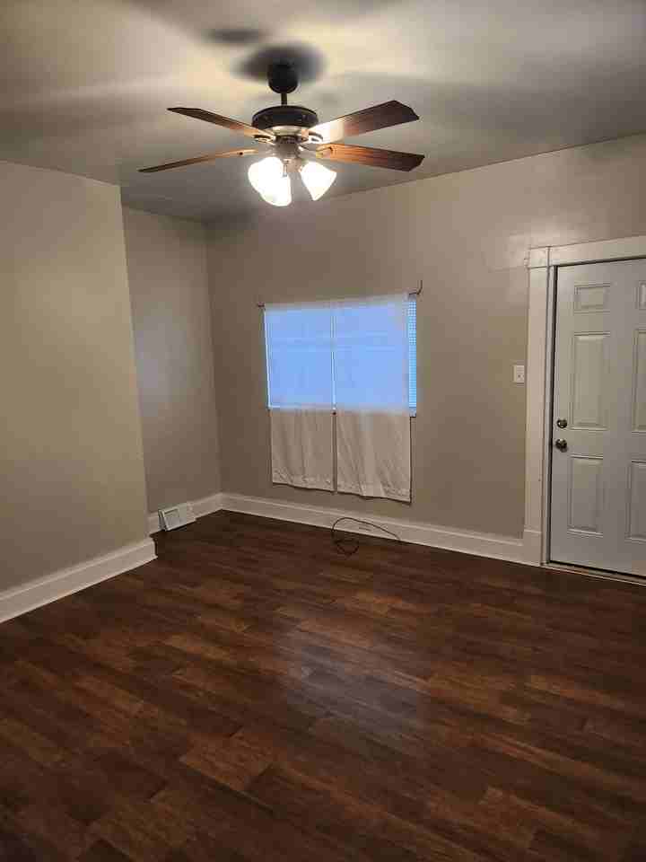 522 Center St - Photo 6 of 13