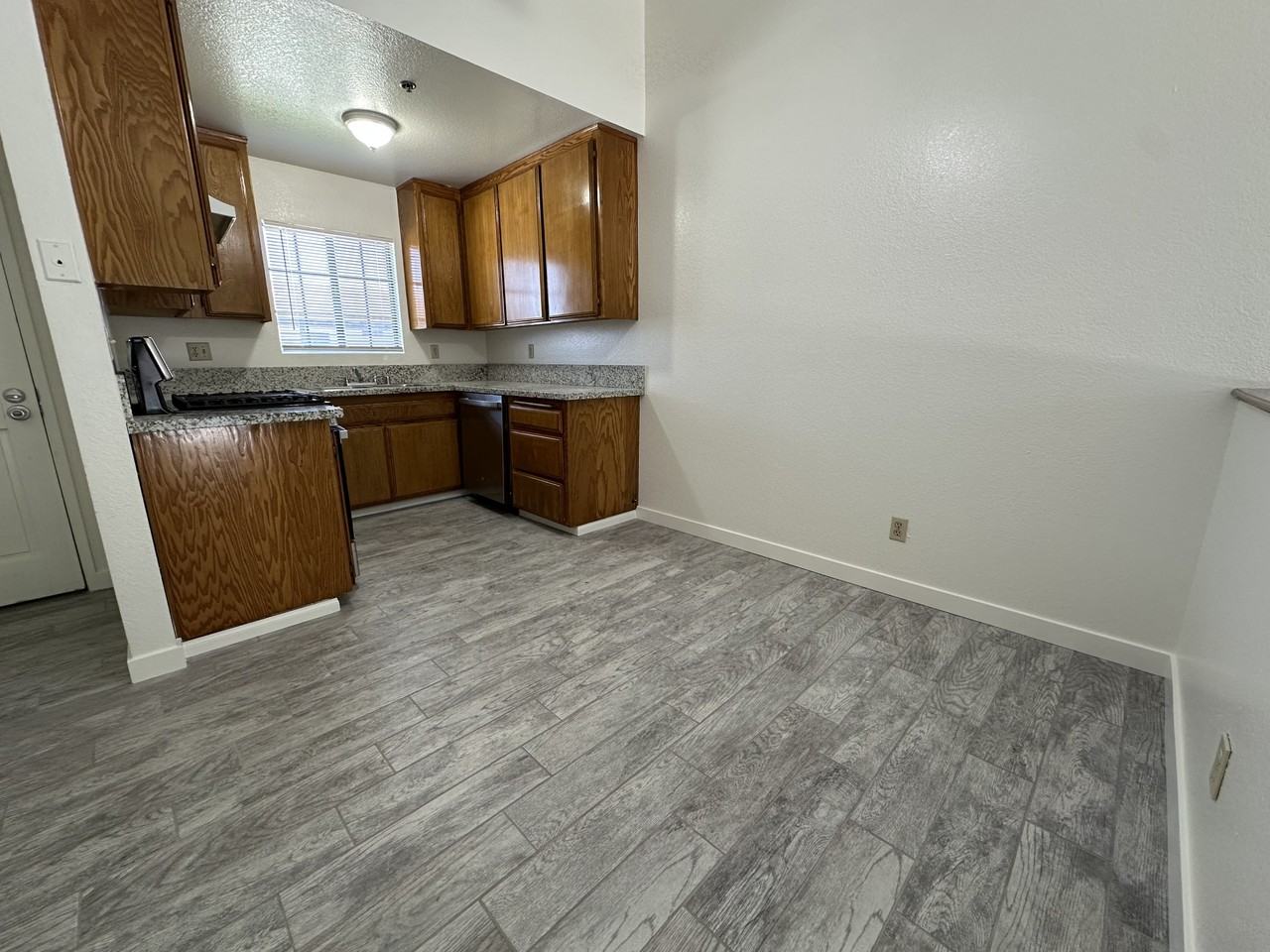 521 W D St - 519-I #519I - Photo 7 of 14