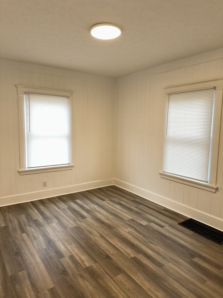 1223 Calumet Ave - Photo 7 of 9