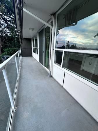 2012 Thorndyke Ave W #8 - Photo 2 of 20