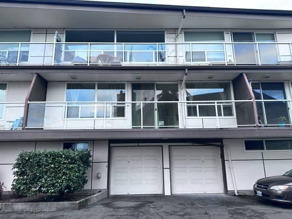 2012 Thorndyke Ave W #8 - Photo 4 of 20