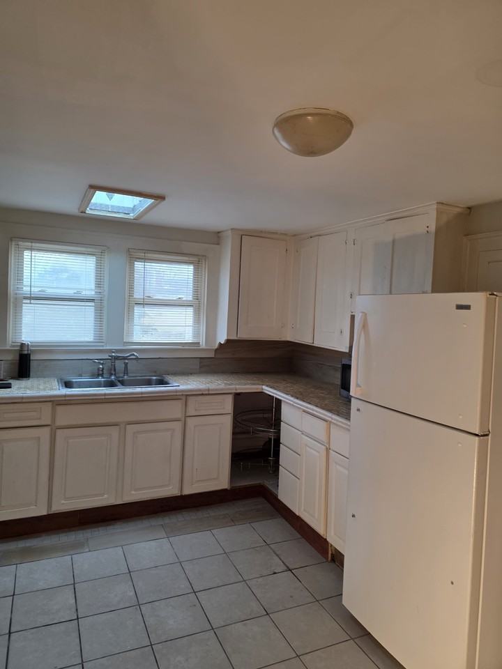 75 Ashland St #D - Photo 3 of 10