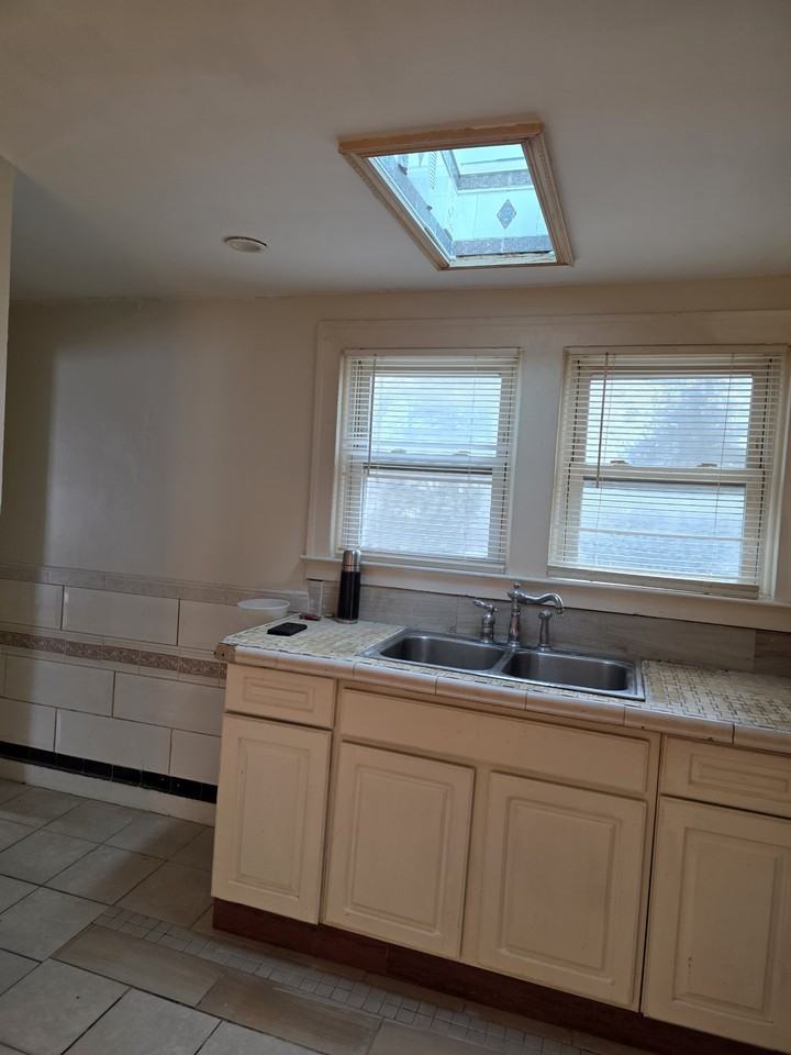 75 Ashland St #D - Photo 4 of 10