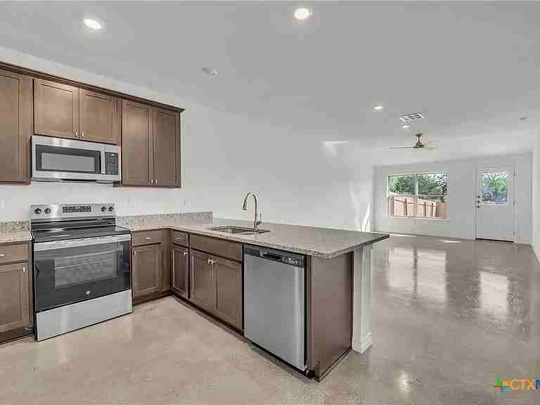 1238 Concord Dr #A - Photo 4 of 16