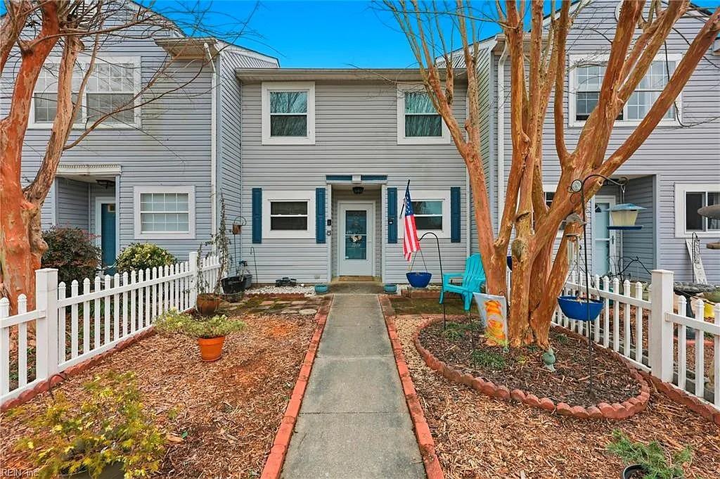 2104 Victoria Ct - Photo 2 of 16