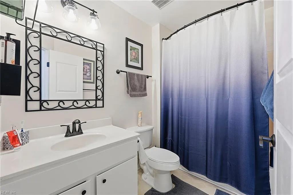 2104 Victoria Ct - Photo 3 of 16