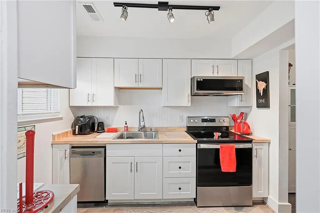 2104 Victoria Ct - Photo 6 of 16