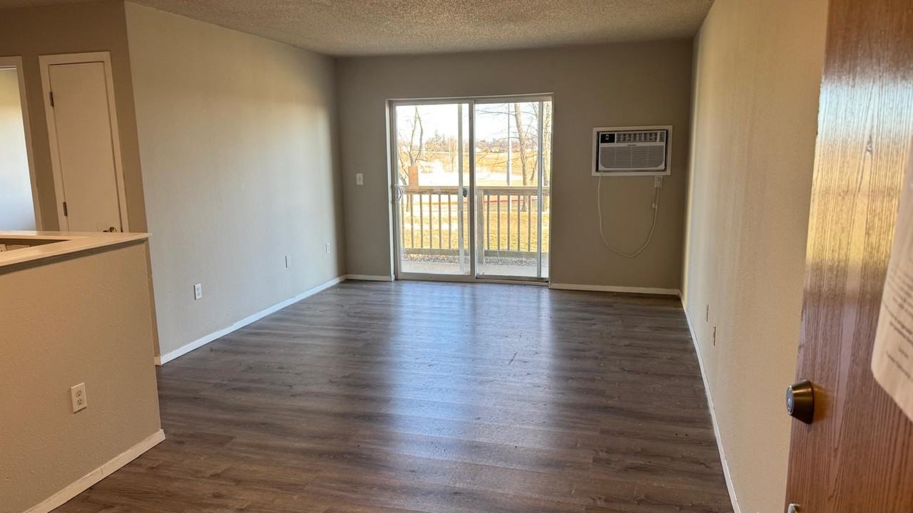 525 Lilac Ln #525LILACLN - Photo 2 of 4