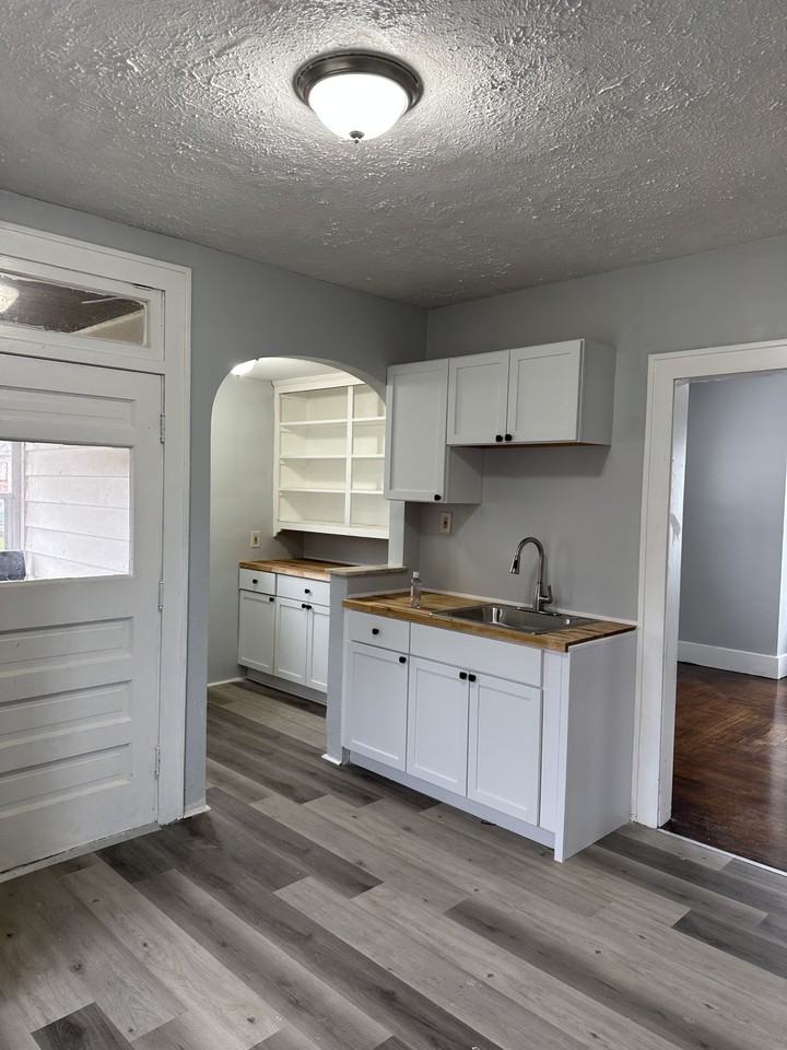 819 W - Photo 7 of 13