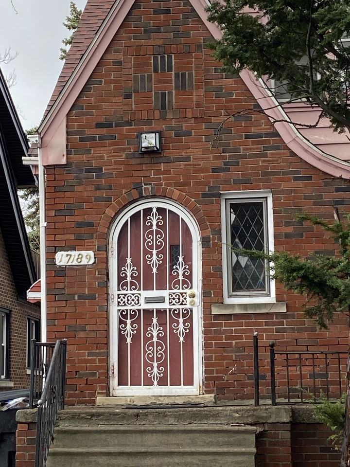 17189 Santa Rosa Dr - Photo 2 of 8