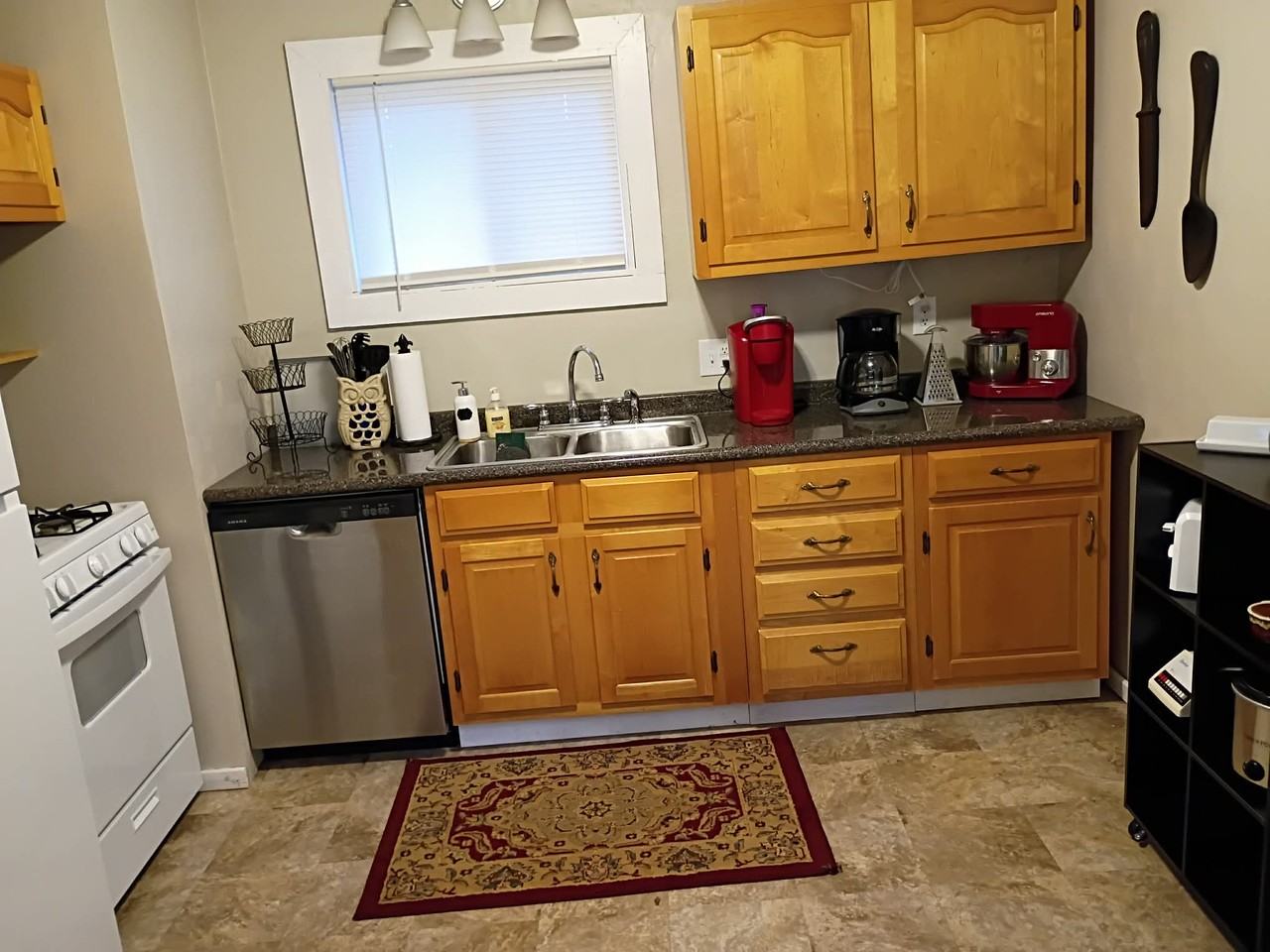 207 Walnut St - Photo 2 of 13