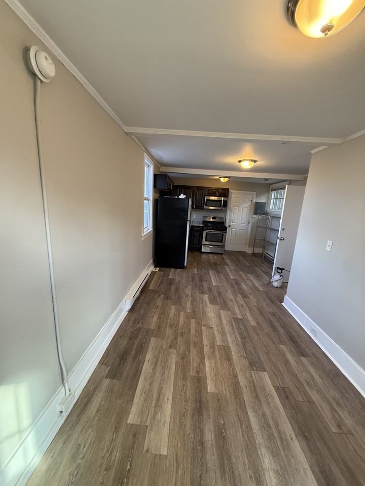 637 Northampton St #6 - Photo 3 of 6