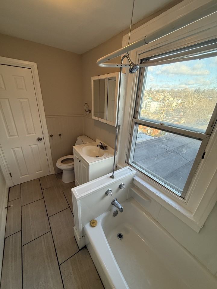 637 Northampton St #6 - Photo 6 of 6