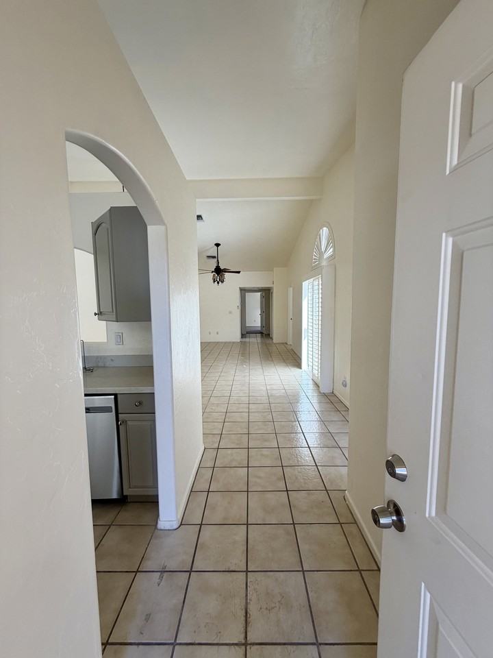 328 W Santa Barbara St - Photo 2 of 15