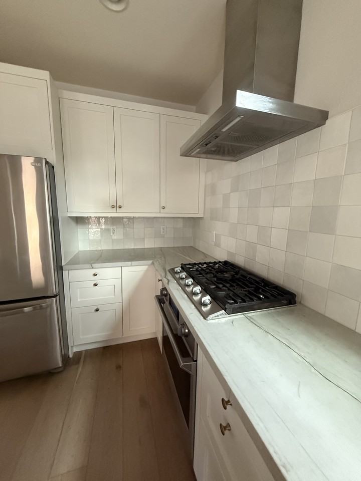 7468 Morisset Ave - Photo 2 of 20