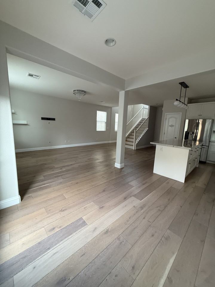 7468 Morisset Ave - Photo 4 of 20