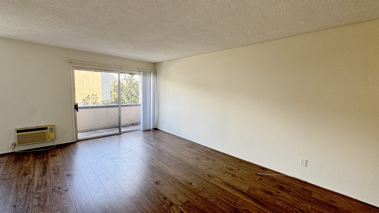 701 S St Andrews Pl #211 - Photo 3 of 11