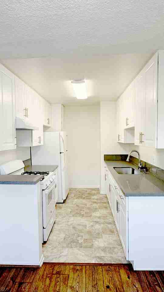 701 S St Andrews Pl #211 - Photo 6 of 11