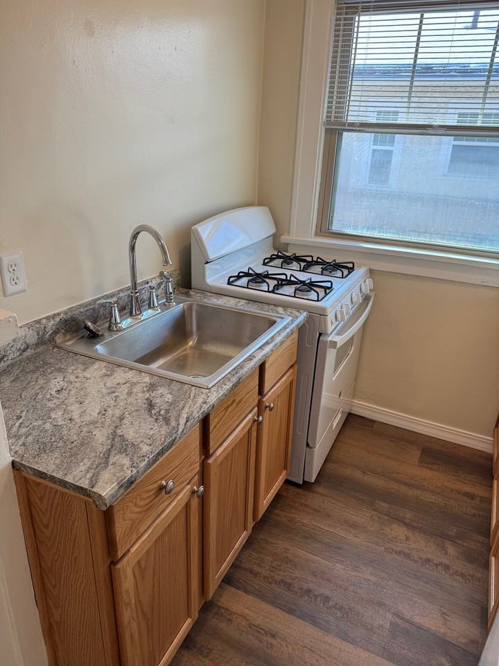 1720 Ashland Ave #11 - Photo 6 of 15