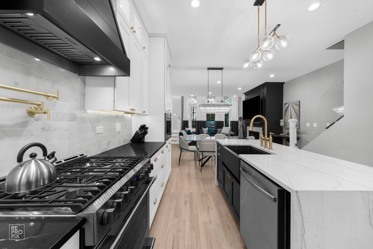 355 W Superior St #A - Photo 3 of 20